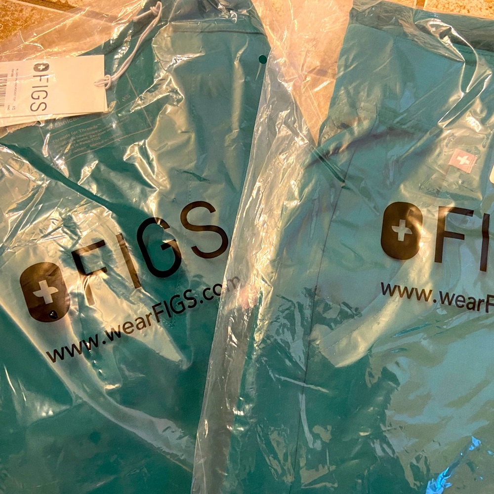 NWT Figs Hunter Green XS Set